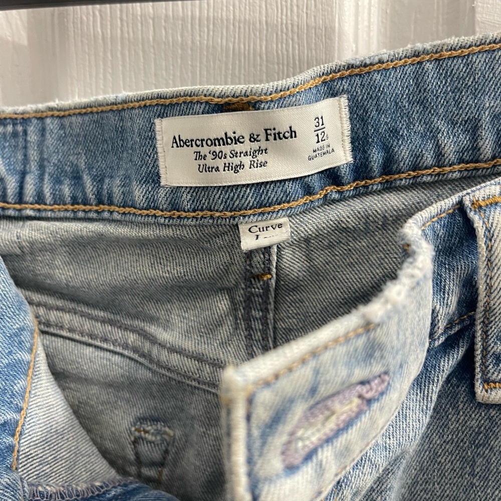Abercrombie & Fitch Straight High Rise Jeans